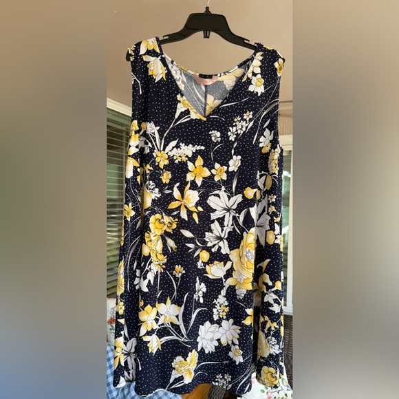 SJS Dresses & Skirts - SJS Floral Dress